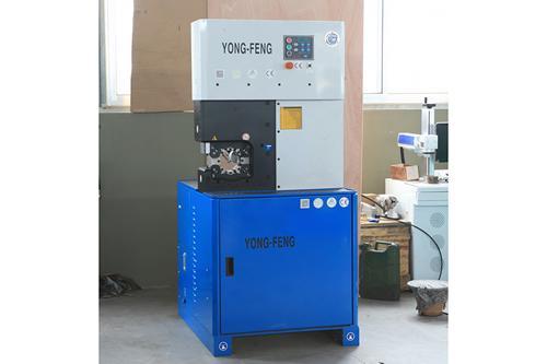 لة كبسبرابيش هيدروليك مع تغذية جانبية YONG-FENG F76C 
